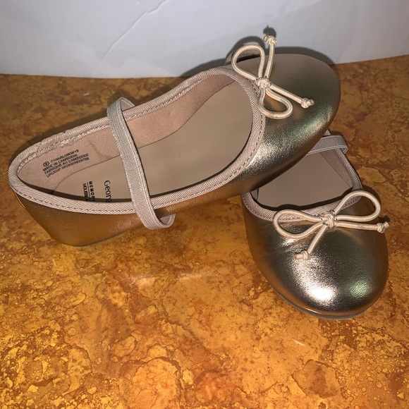 2/$ 30 Kids flats gold - Picture 2 of 3